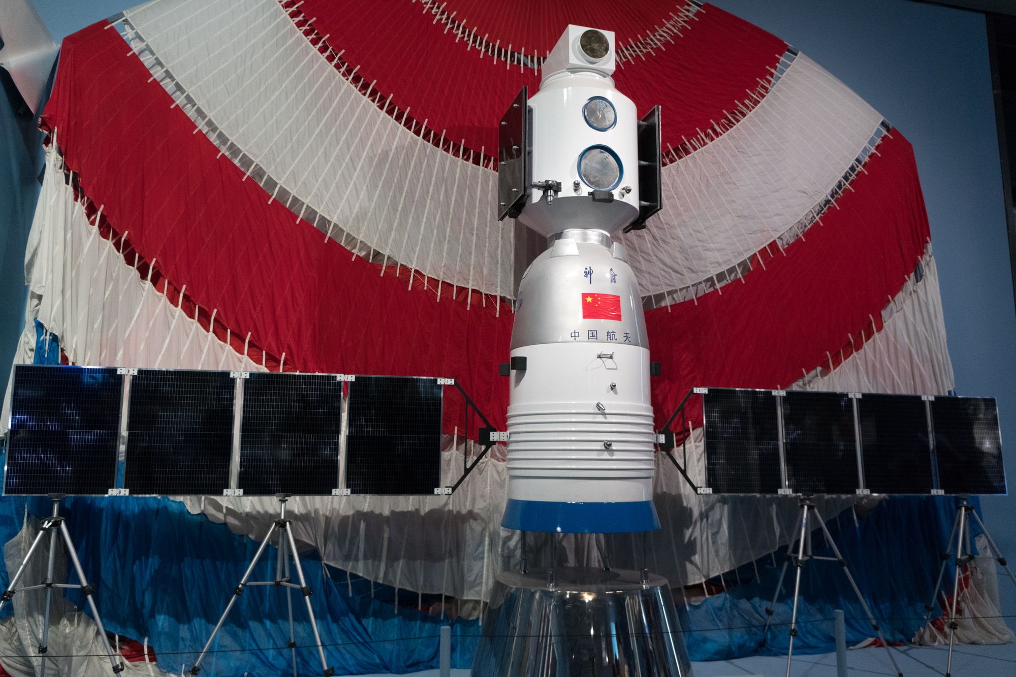 Shenzhou-5 spacecraft mock-up and parachute displayed at the National Museum of China.