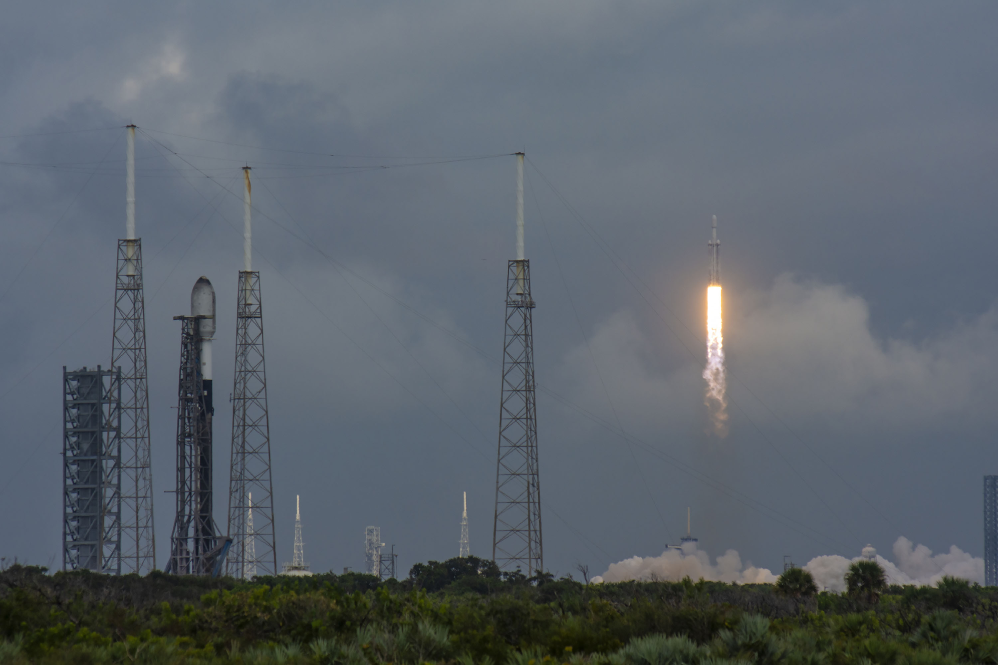 Falcon Heavy lifting off with Psyche in the background with Starlink Group 6-22 in the foreground.