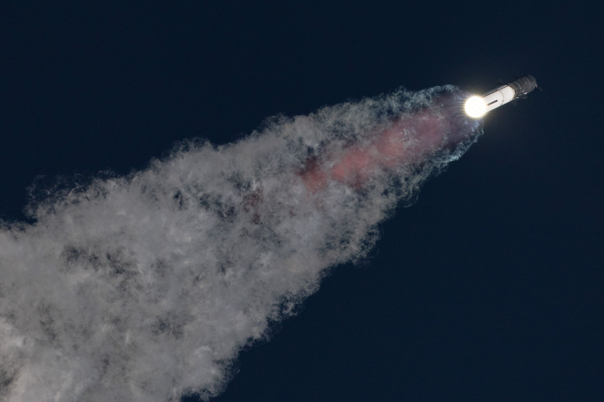 Starship-Super Heavy during first stage flight with Ship 25 and Booster 9. ©SpaceX