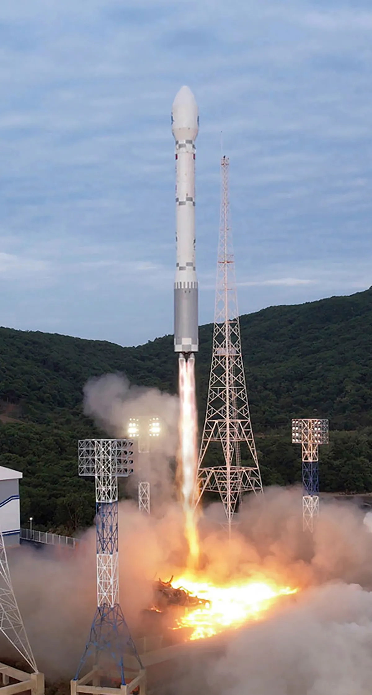 Chŏllima-1 lifting off from its launch pad at the Sohae Satellite Launching Station.