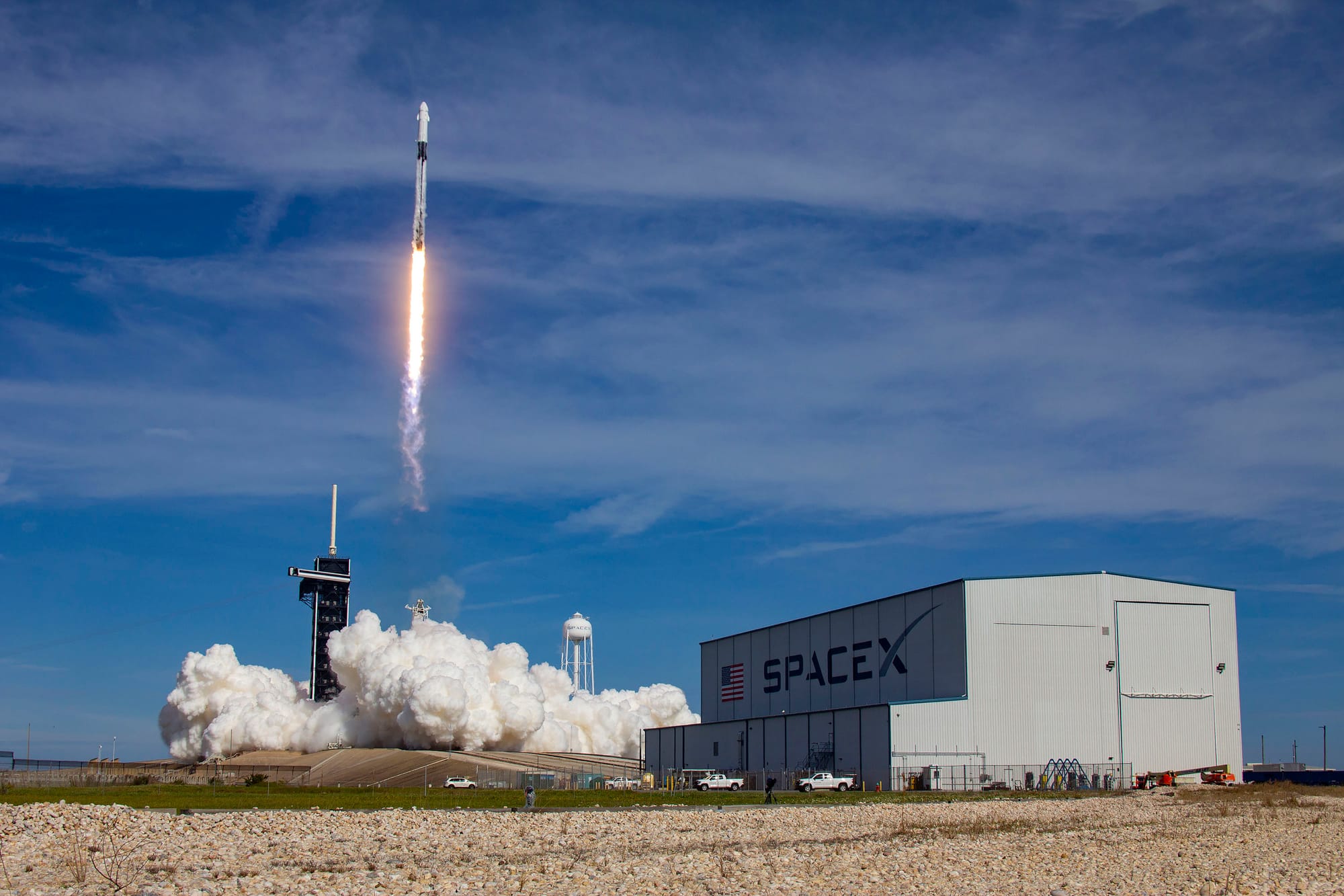 B1058 lifting off from LC-39A for CRS-21. ©SpaceX