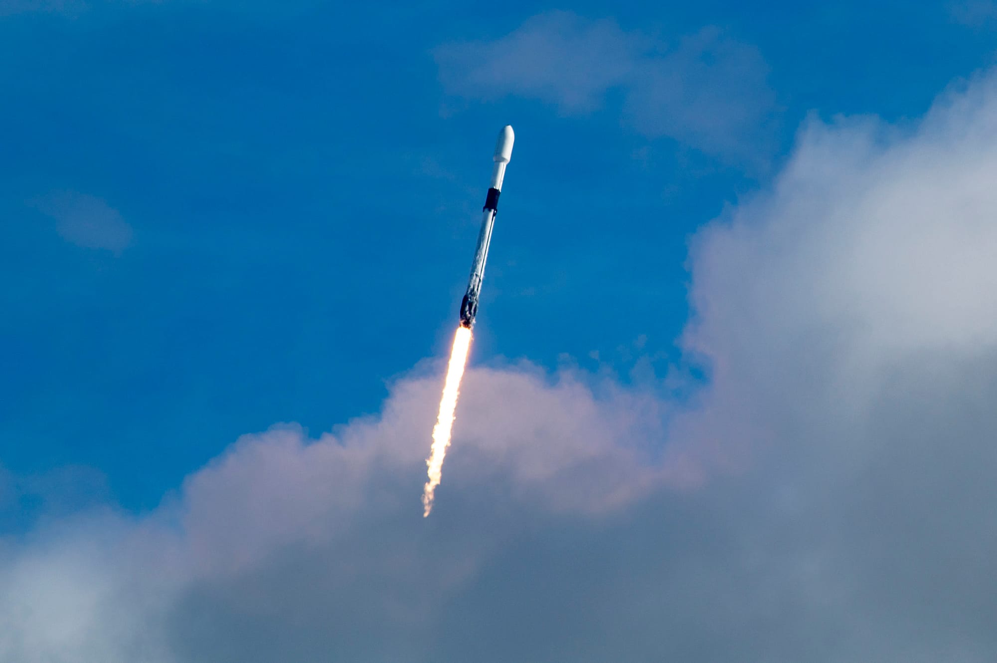 B1058 during first-stage flight for the Transporter 1 mission. ©SpaceX
