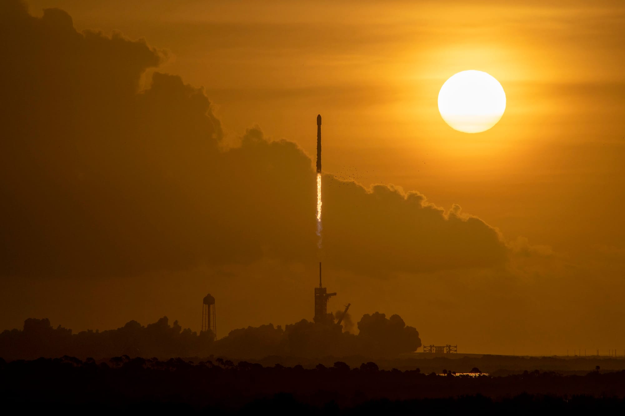 B1058 during first-stage flight for Starlink 12. ©SpaceX