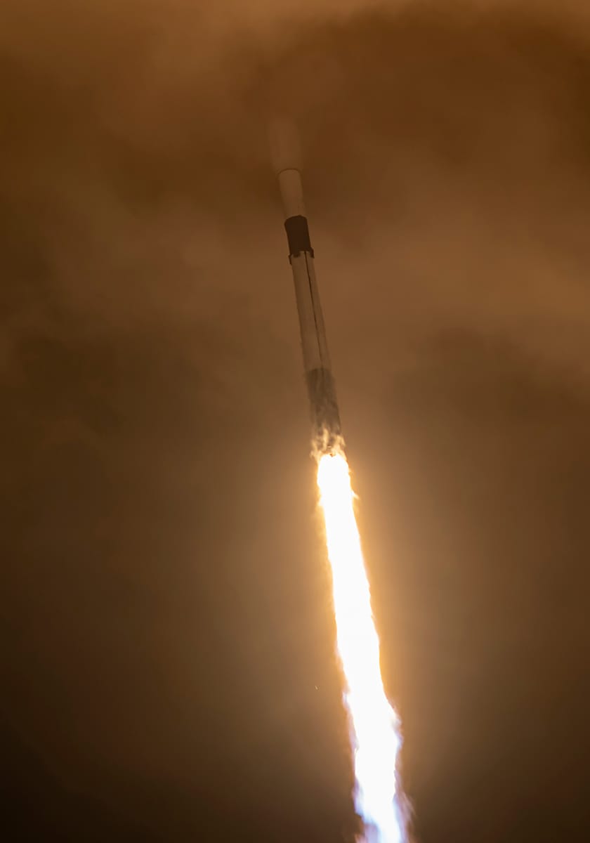 B1058 during first-stage flight for the Starlink Group 6-17 mission. ©SpaceX