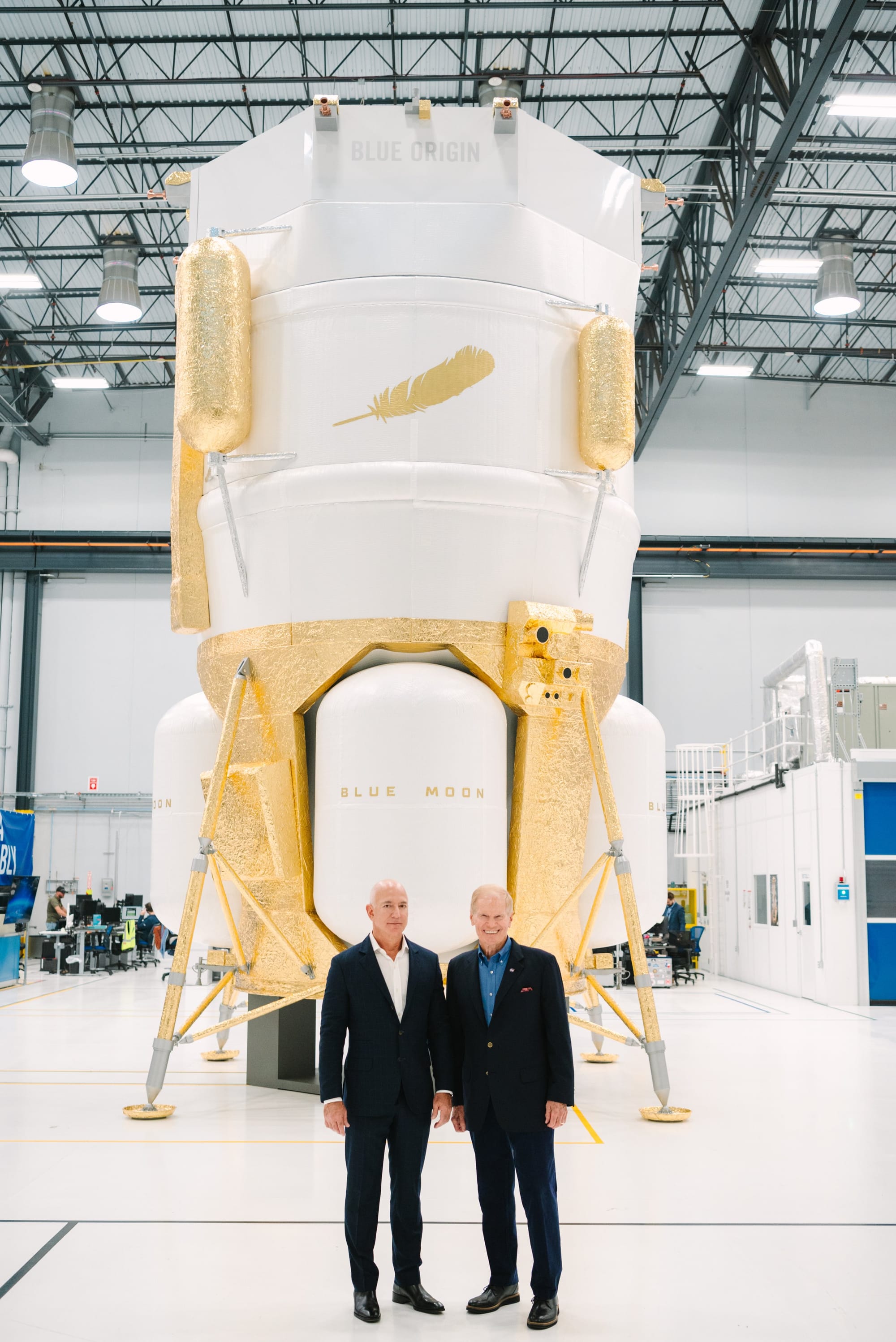 Blue Moon MK1 mock-up with Jeff Bezos (left) and NASA Administrator Bill Nelson (right). ©NASA