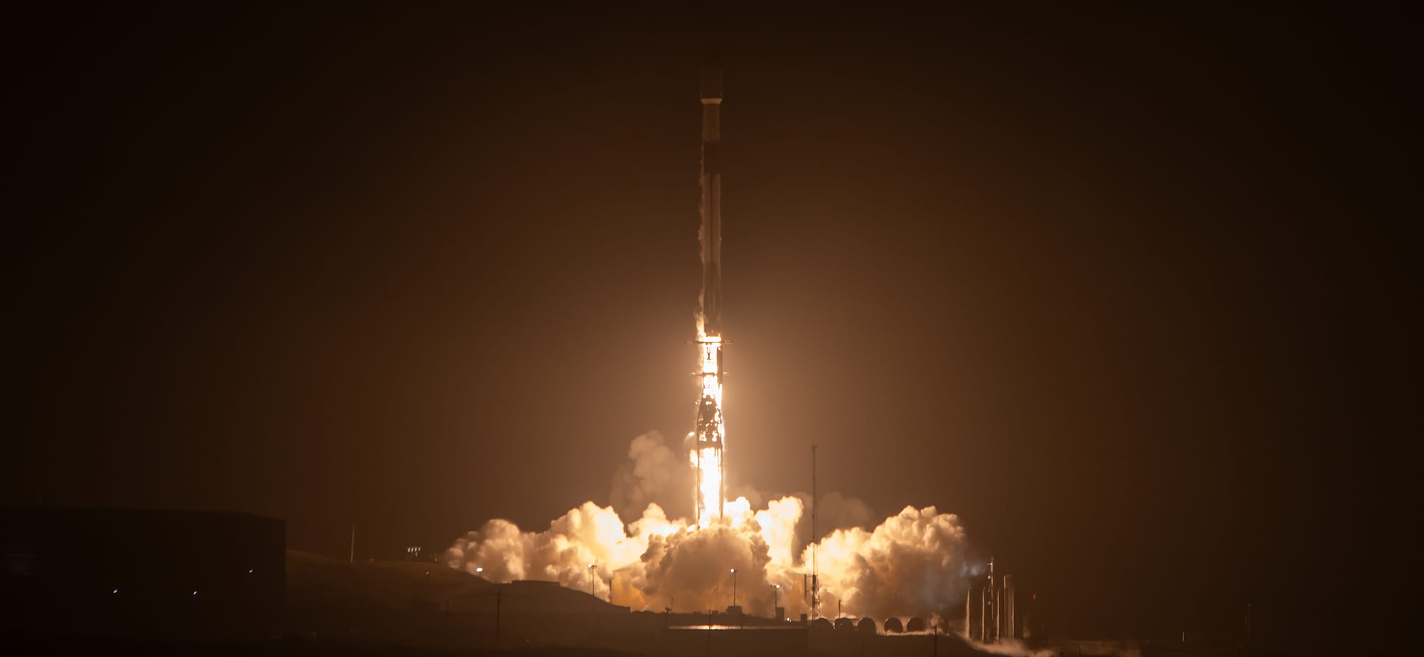 Falcon 9 lifting off from SLC-4E. ©SpaceX