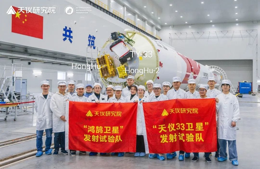 Honghu and Honghu-2 attached to Zhuque-2's payload adapter on the second-stage. (Via @CNSpaceflight)
