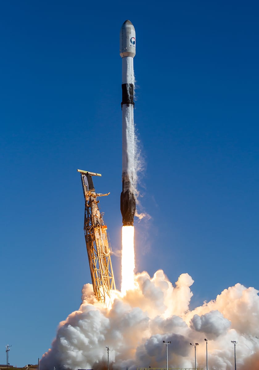 Falcon 9 lifting off from its launchpad at Space Launch Complex 4E. ©SpaceX