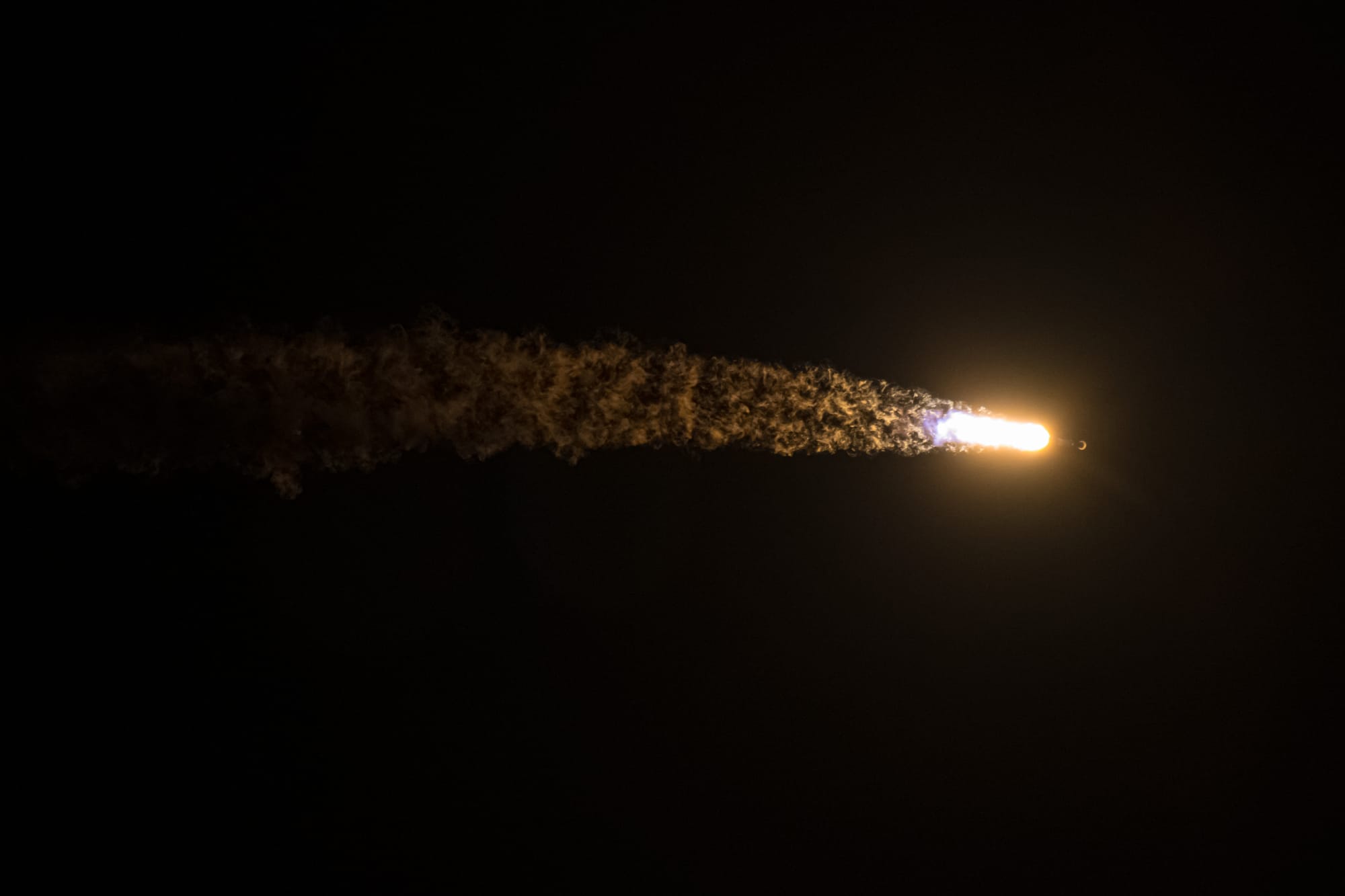 Falcon 9 during first stage flight for the Starlink Group 6-33 mission. ©SpaceX