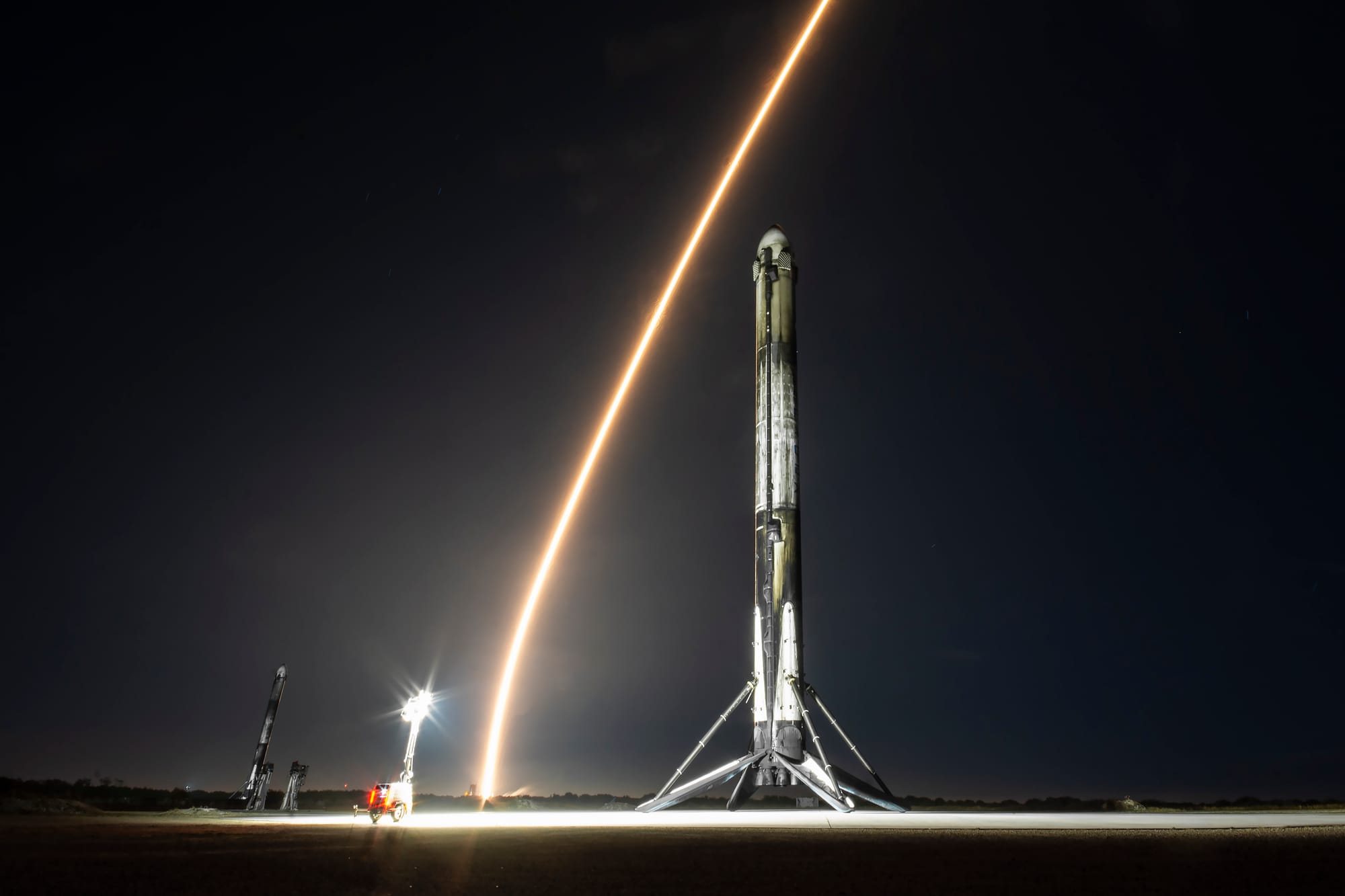 Long exposure photo of the Starlink Group 6-36 mission in the background with Falcon Heavy boosters B1064 and B1065 in the foreground. ©SpaceX