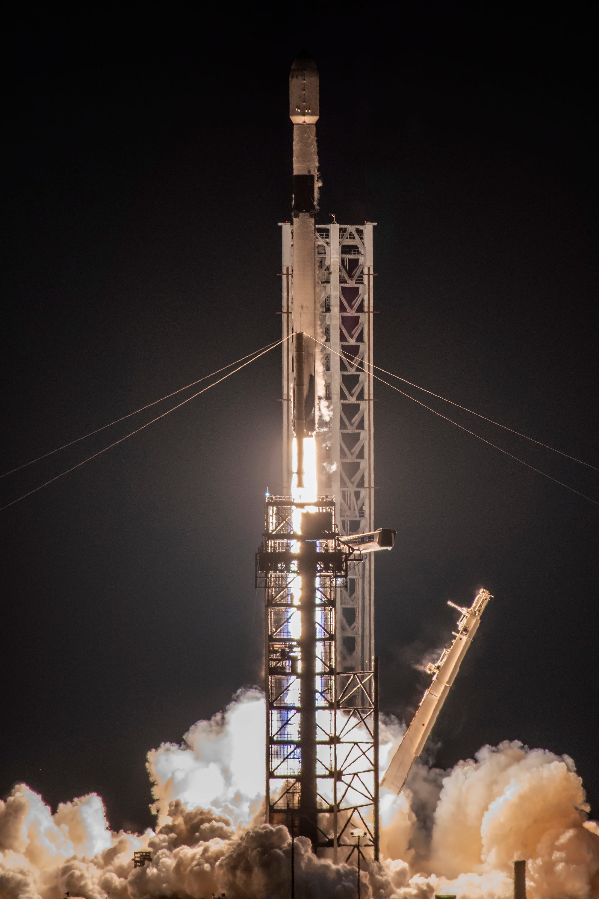 Falcon 9 lifting off from Launch Complex 39A. ©SpaceX