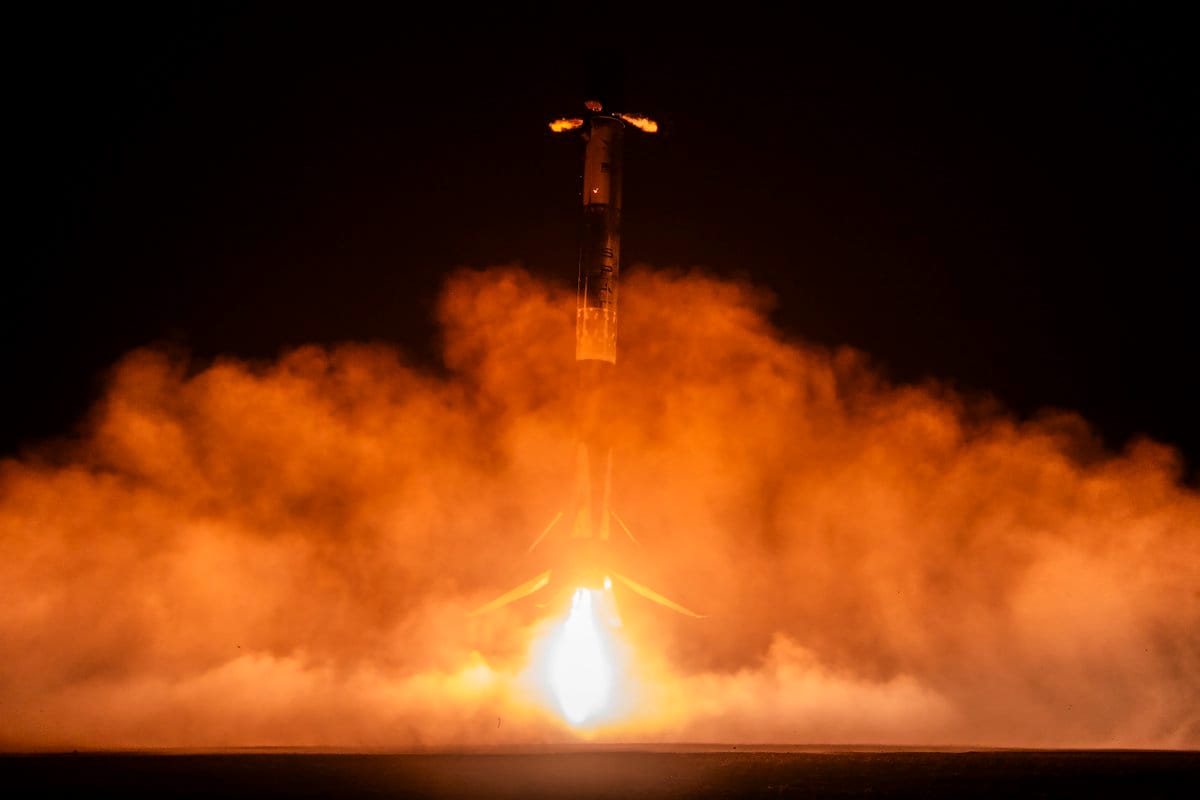 B1081 landing at Landing Zone 1 in Cape Canaveral. ©SpaceX
