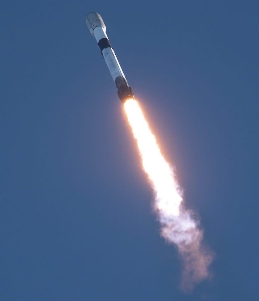Falcon 9 during first-stage flight for the Starlink Group 7-13 mission. ©SpaceX