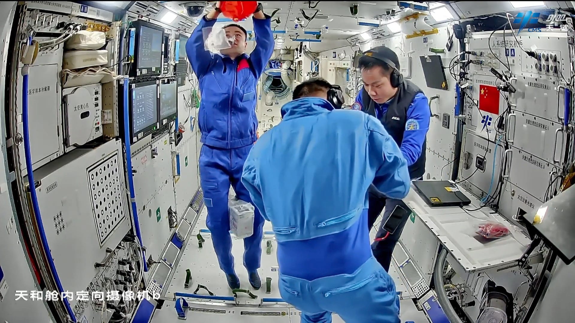 The crew of the Shenzhou 17 mission decorating the inside of the Tiangong space station. ©China Manned Space Agency