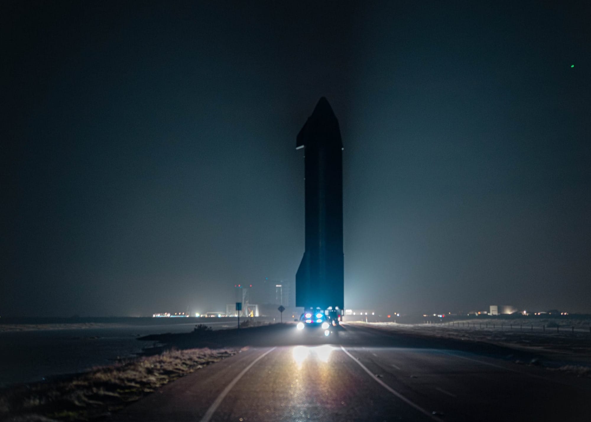 Ship 28 heading towards the launch site. ©SpaceX