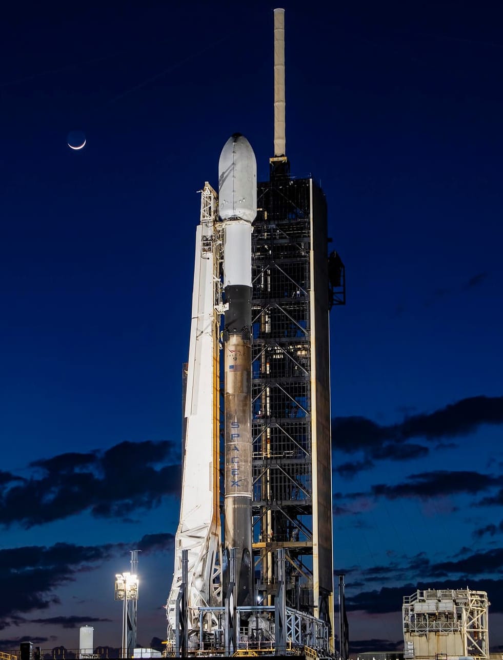Falcon 9 at Launch Pad 39A for the Nova-C IM-1 mission. ©SpaceX