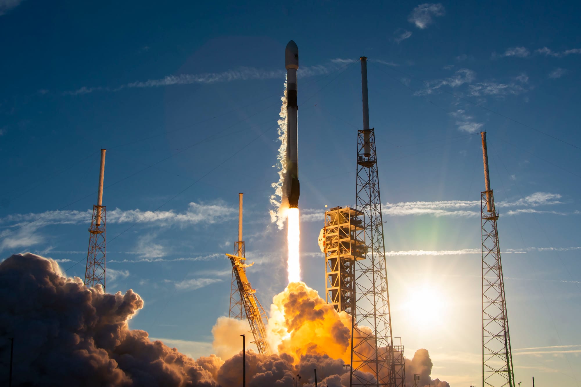 Falcon 9 lifting off from Space Launch Complex 40 for USSF-124. ©SpaceX