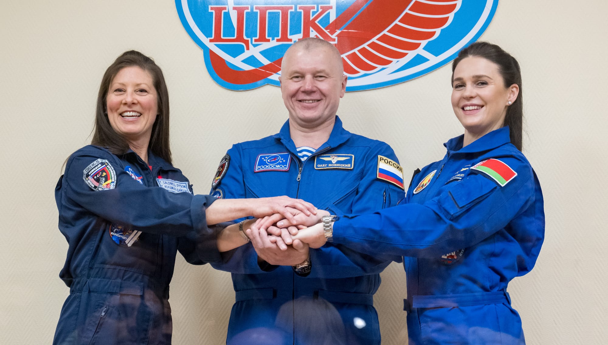 NASA astronaut Tracy Caldwell-Dyson (left), Roscosmos cosmonaut Oleg Novitskiy (Center), and Belarusian cosmonaut Marina Vasilevskaya (right) during a press conference prior to launch. ©NASA/Bill Ingalls