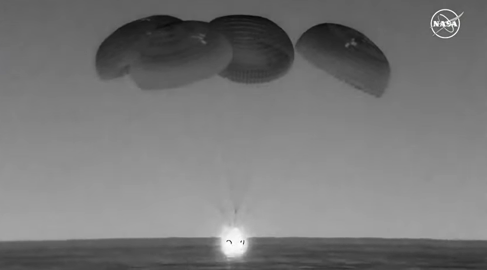 Crew Dragon Endurance splashing down in the Gulf of Mexico. ©NASA