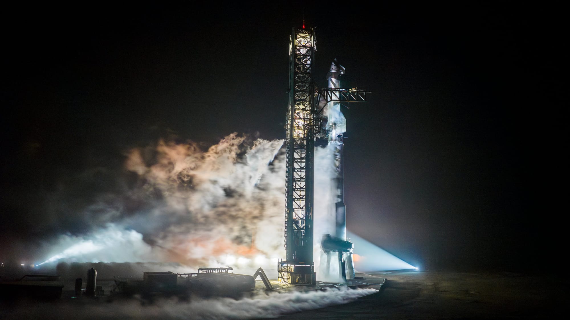 Ship 28 and Booster 10 undergoing a wet dress rehearsal. ©SpaceX