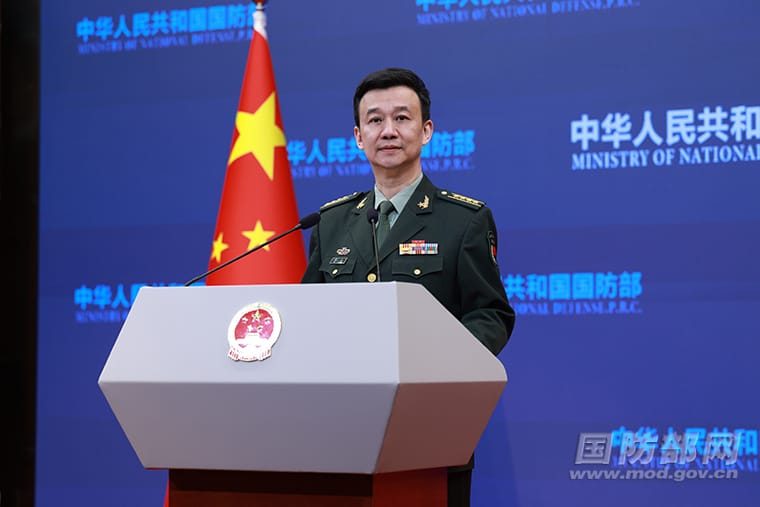 Spokesperson Wu Qian speaking to journalists.  ©Ministry of National Defense of the People's Republic of China
