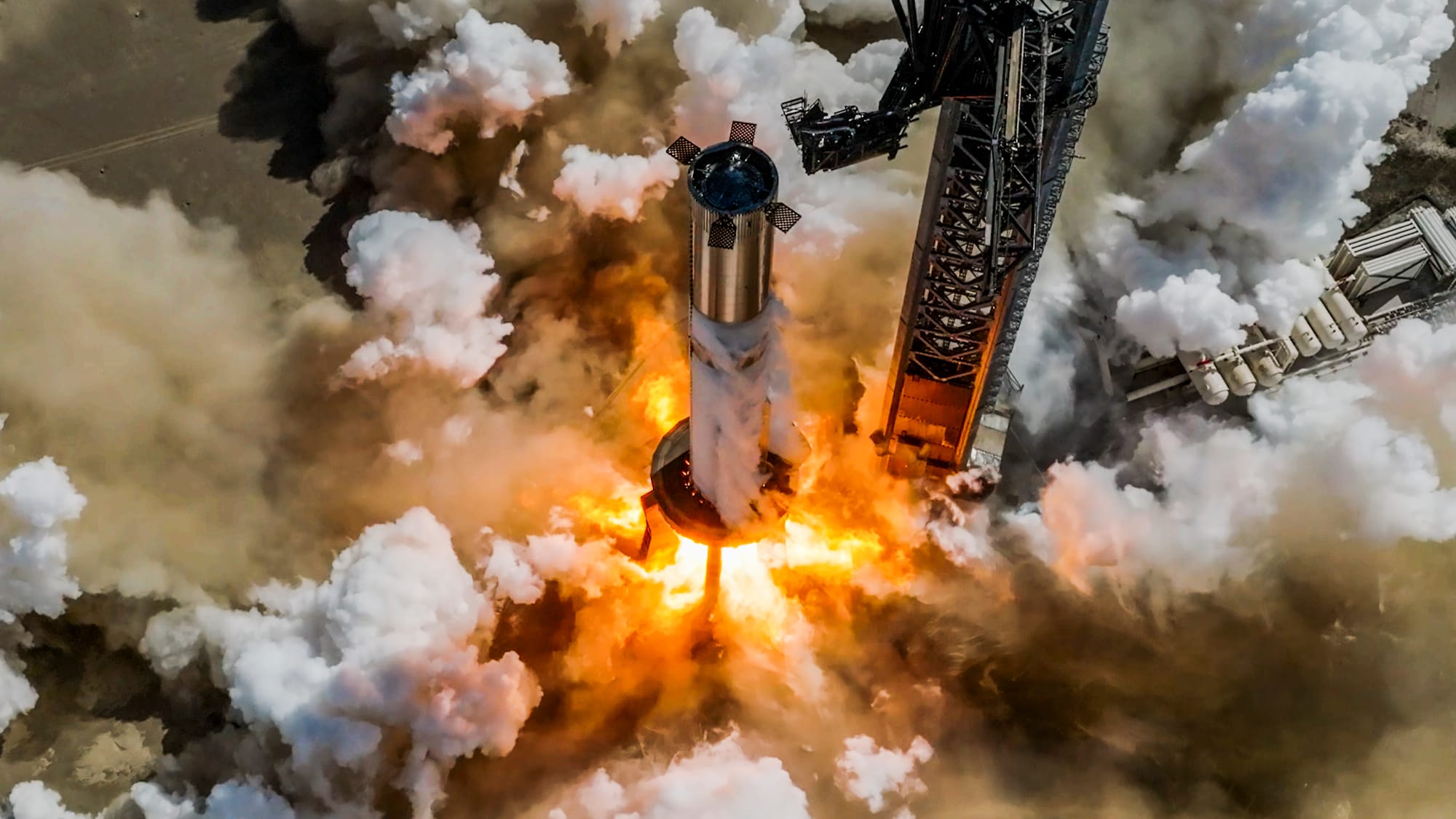Booster 11 performing a static fire at Starbase. ©SpaceX