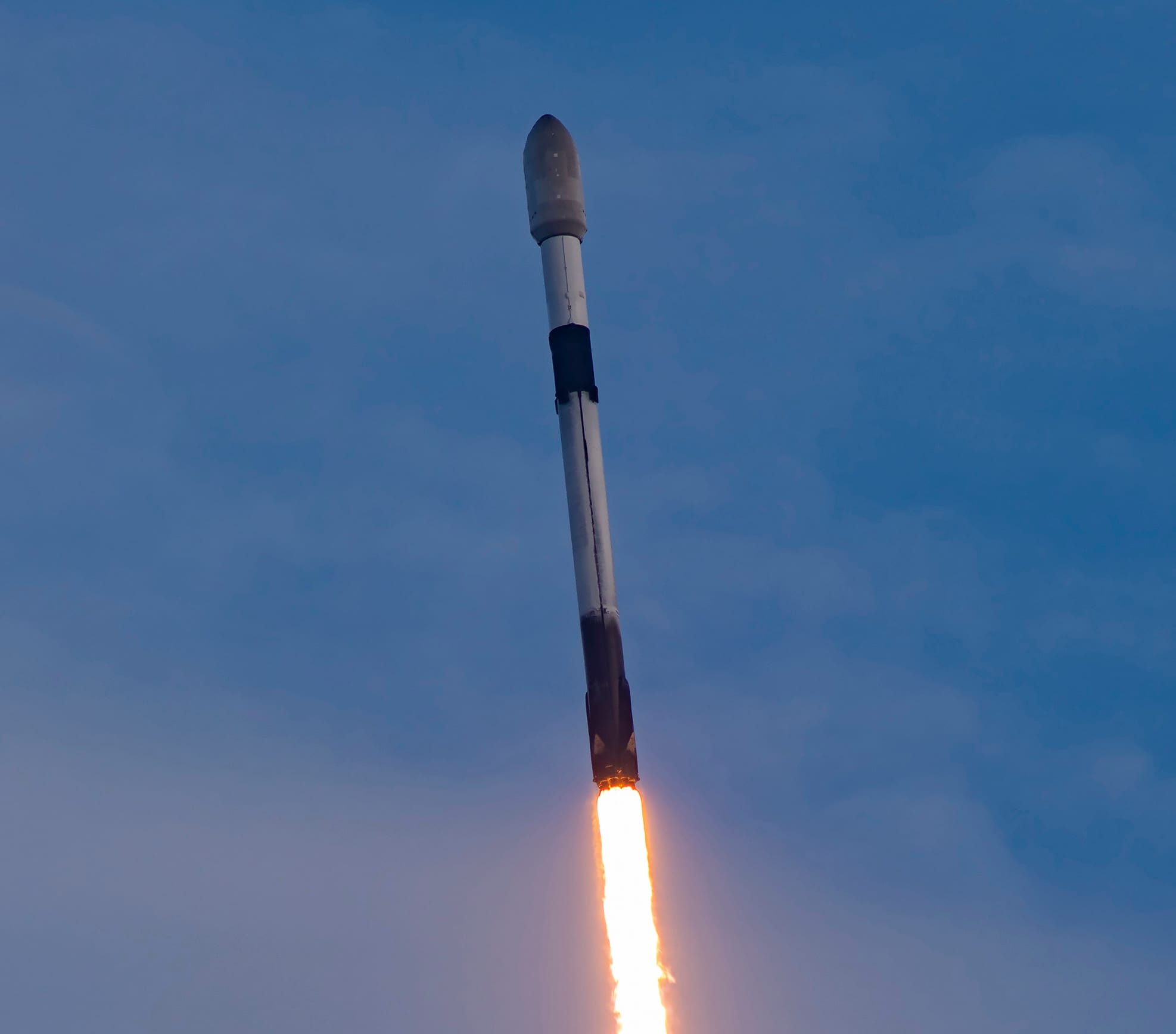 Falcon 9 during first-stage flight for the Starlink Group 6-52 mission. ©SpaceX