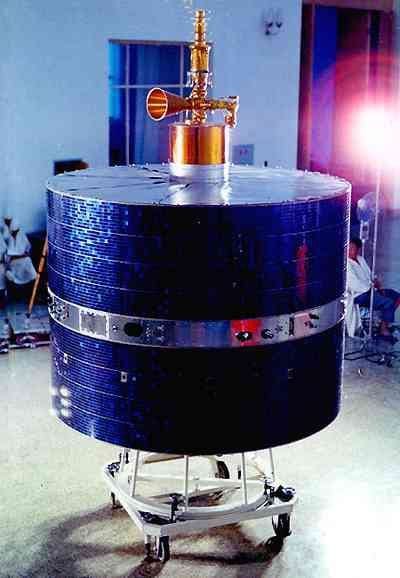 A Shiyong Tongbu Tongxing Weixing (實用定位通訊衛星) satellite in a cleanroom.