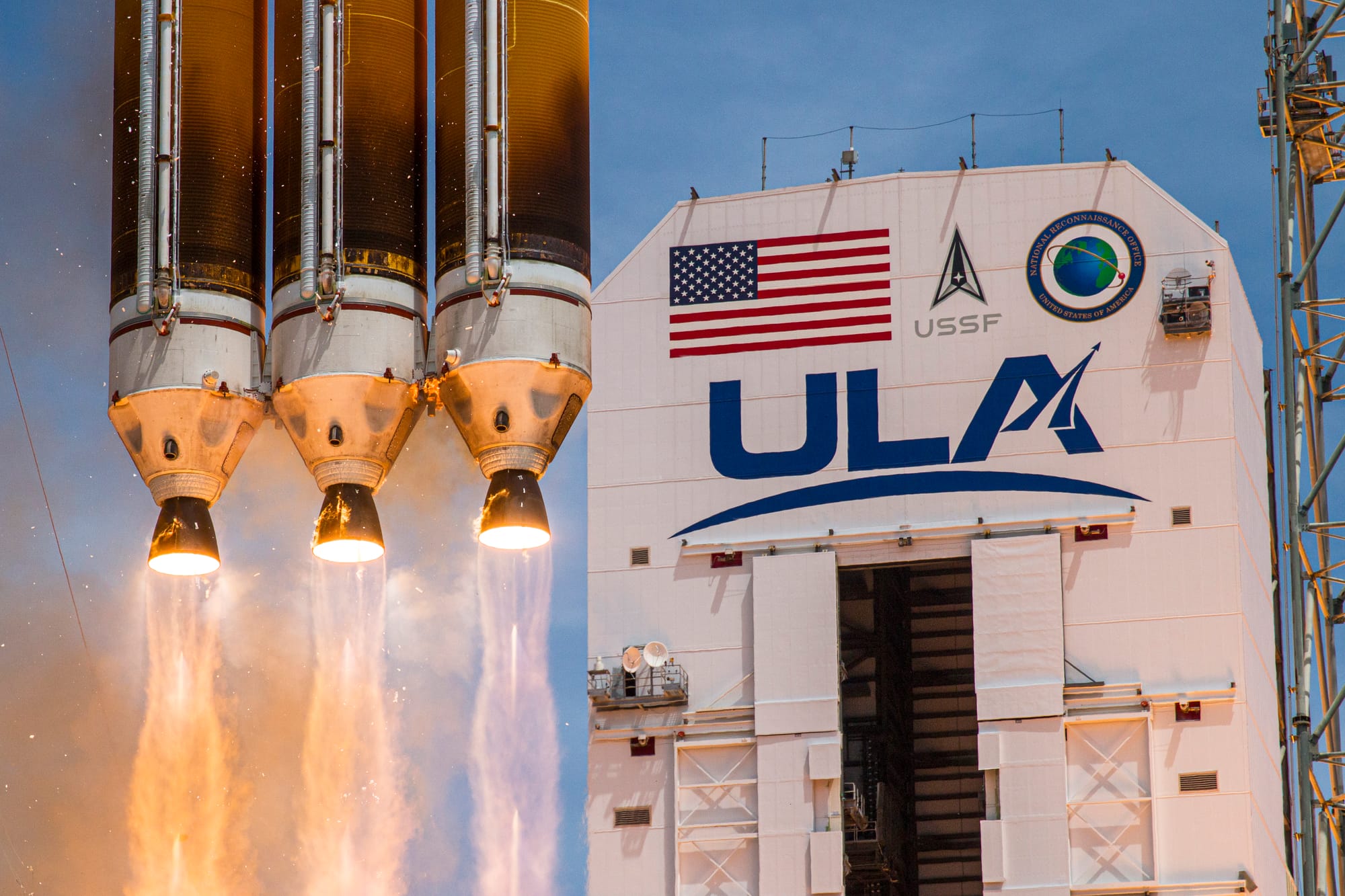 Delta IV Heavy lifting off from Space Launch Complex 37B for NROL-70. ©United Launch Alliance 