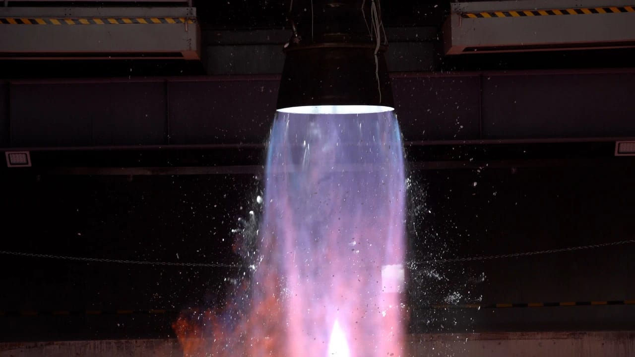 A liquid methane and liquid oxygen engine firing at the Laiyuan Test Center.