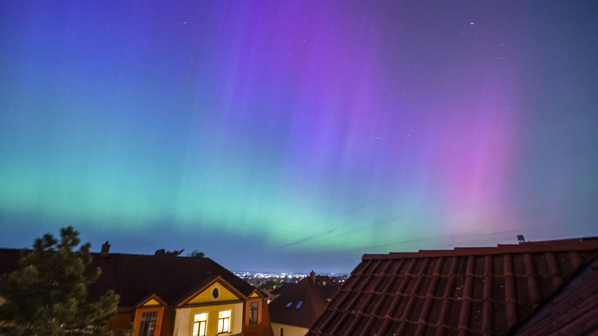 An aurora seen in Weimar, Germany, near midnight. ©CFP