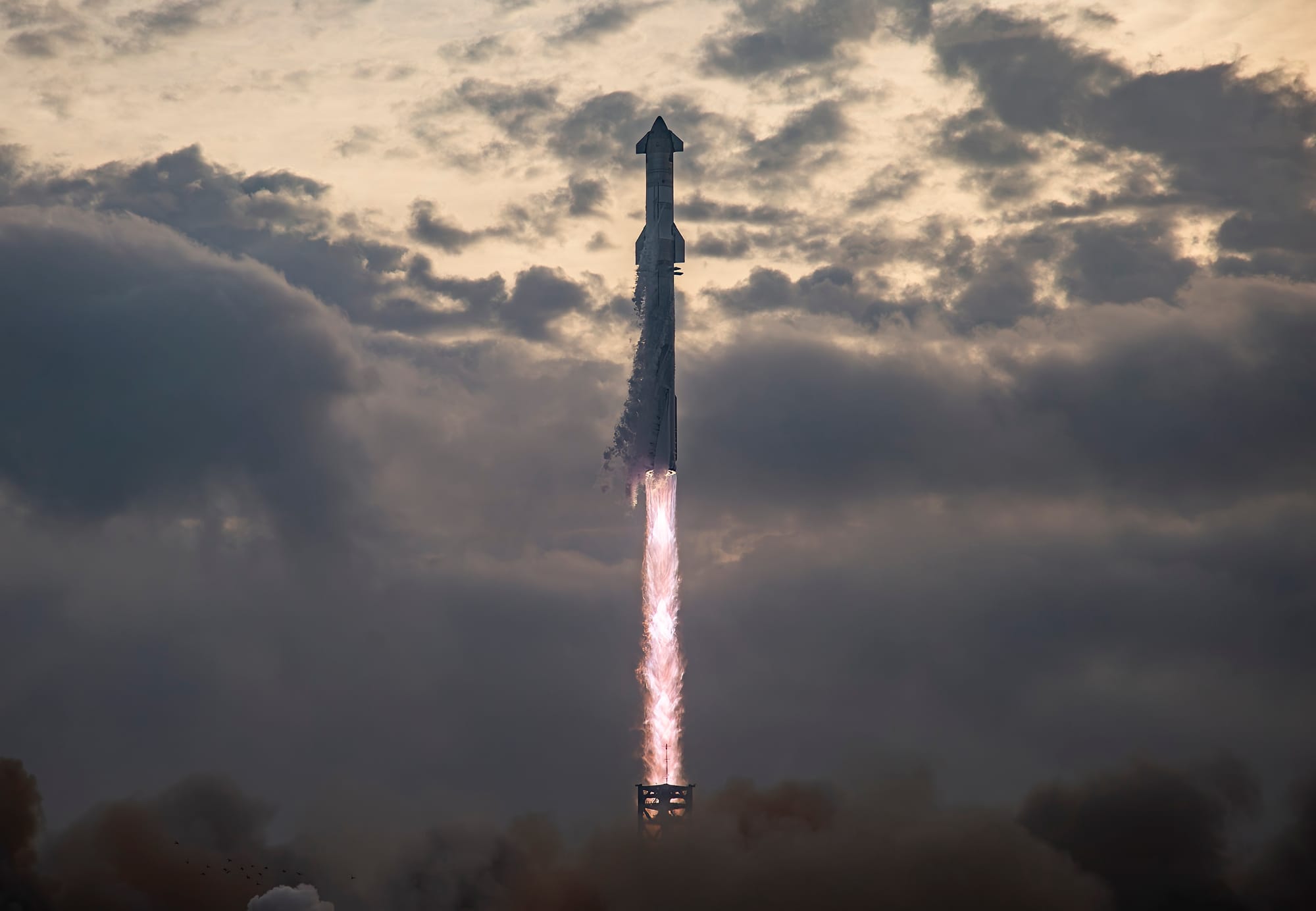 Ship 28 and Booster 10 during first-stage flight during the third flight test. ©SpaceX