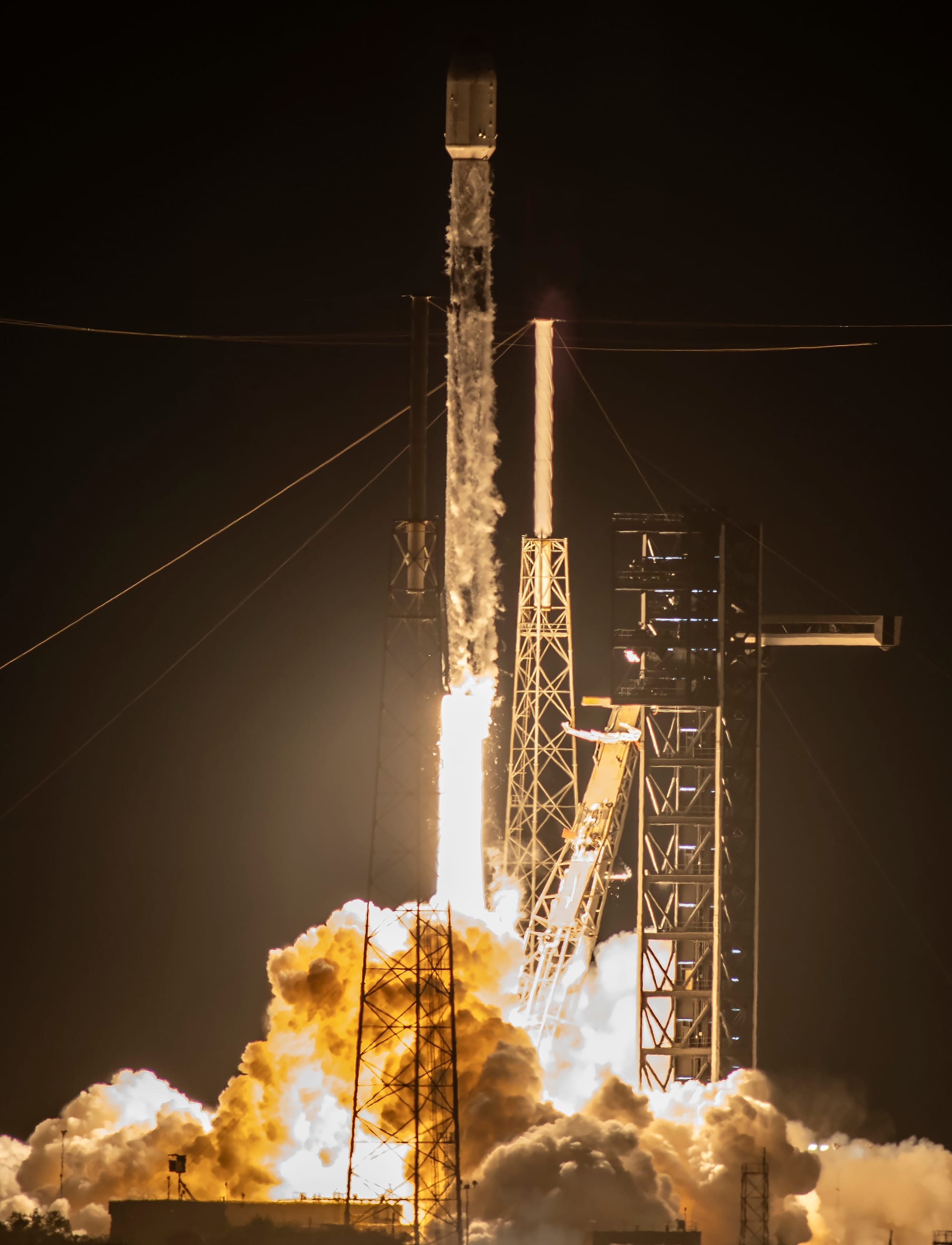 Falcon 9 lifting off from Space Launch Complex 40 for the Starlink Group 6-58. ©SpaceX