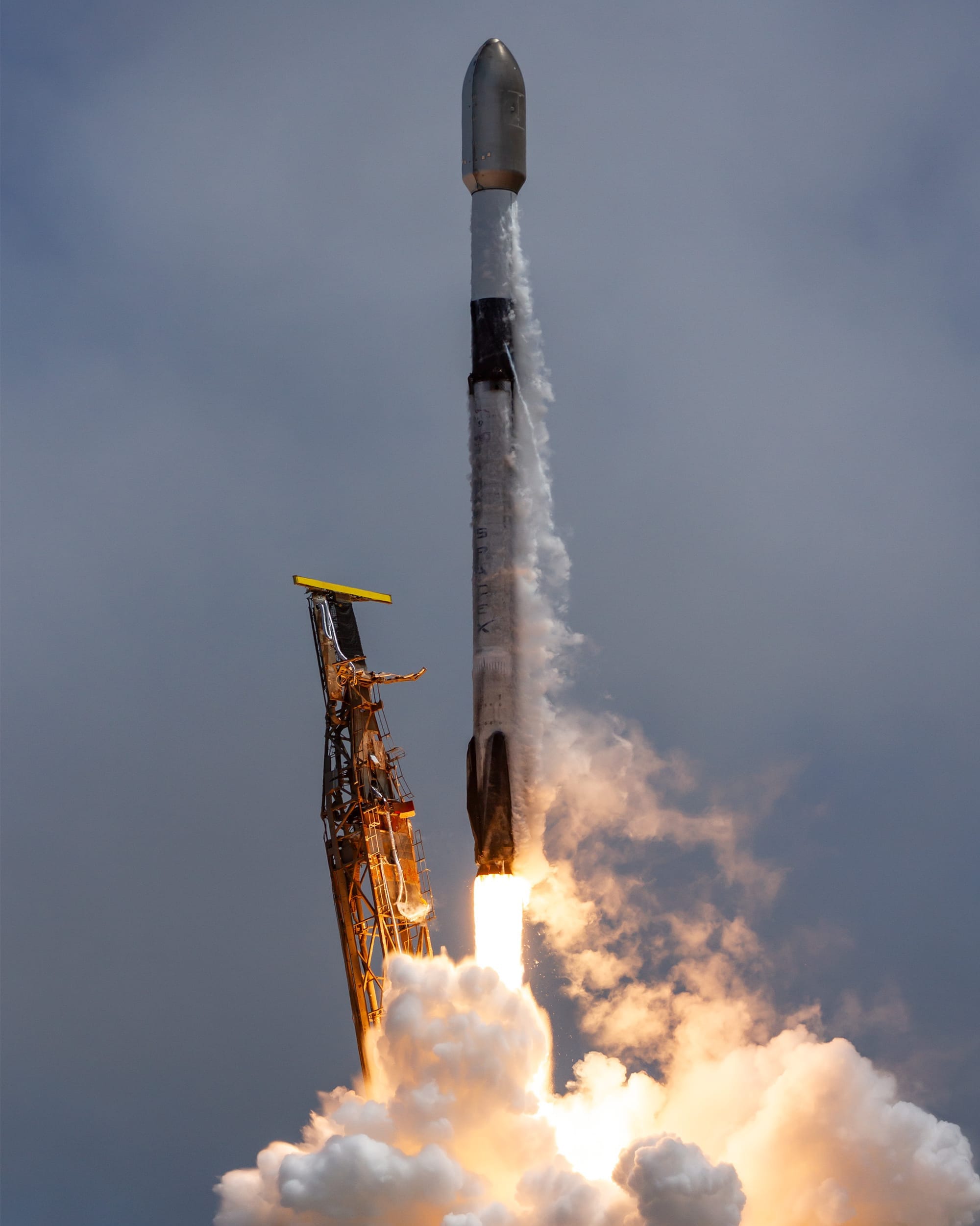 Falcon 9 lifting off from Space Launch Complex 4E for the Starlink Group 8-7. ©SpaceX
