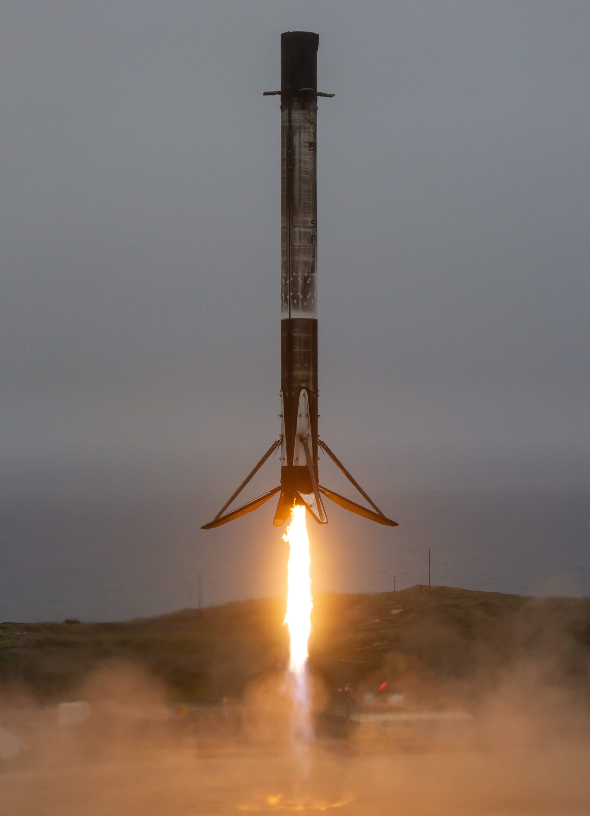 B1081 landing at Landing Zone 4 after supporting the EarthCARE launch. ©SpaceX