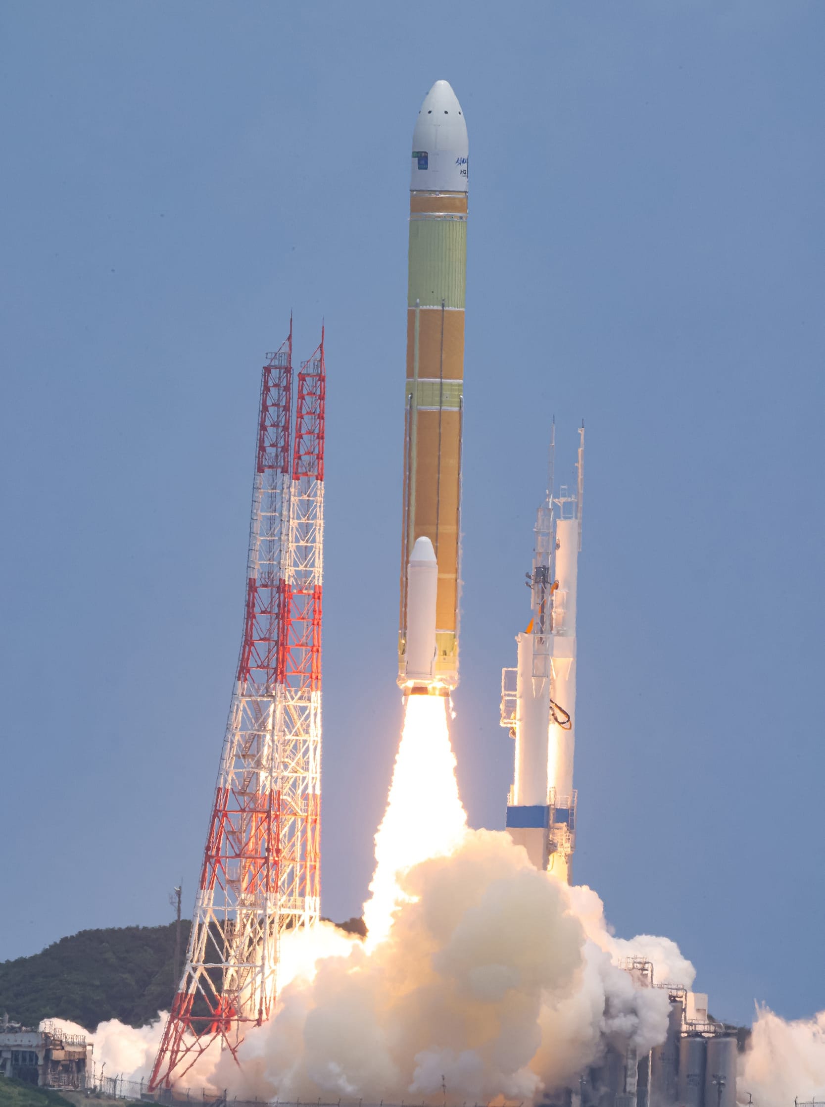 The H3 rocket lifting off from the Tanegashima Space Center for its third mission. ©JAXA