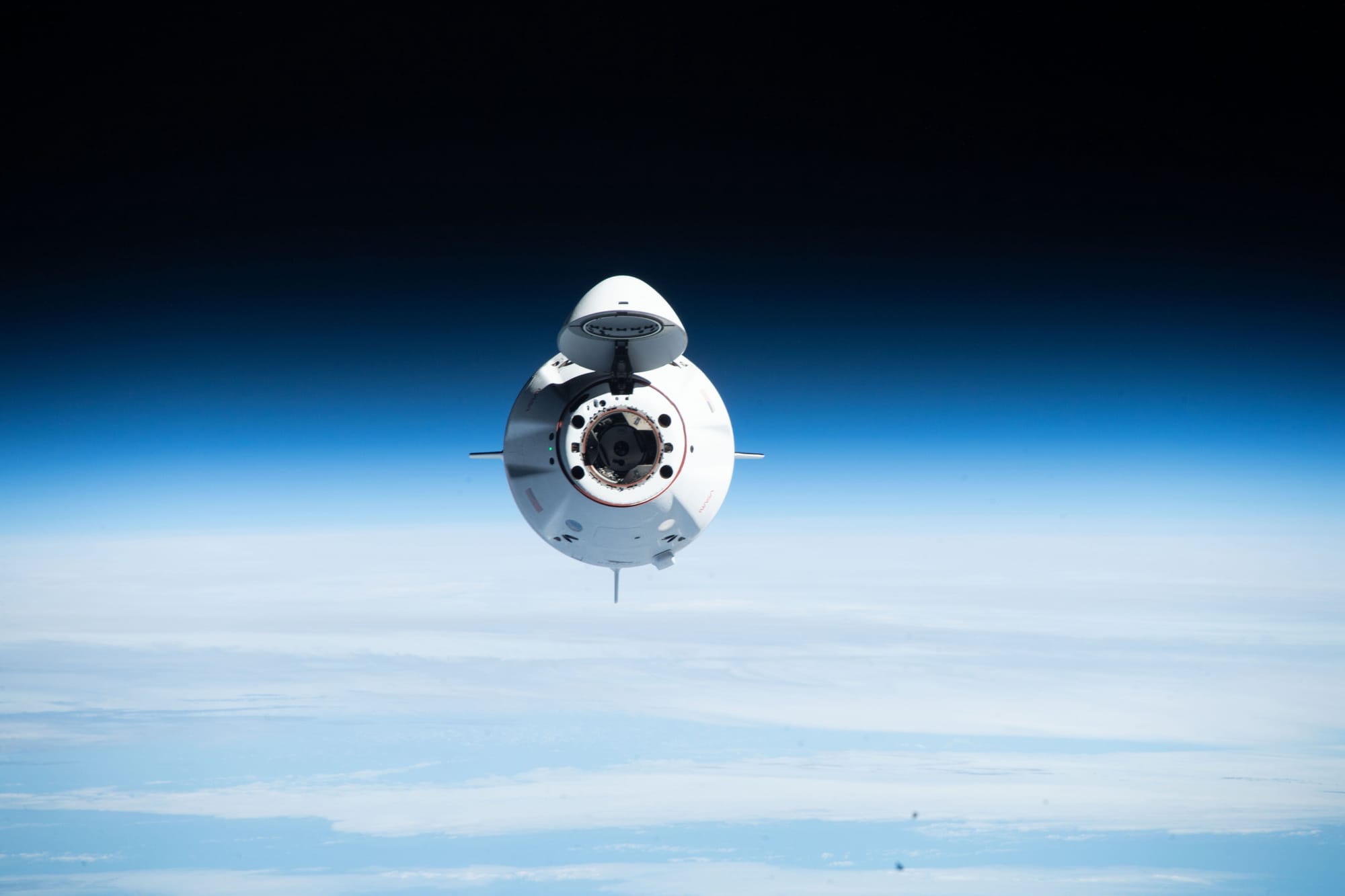 A SpaceX Dragon spacecraft approaching the International Space Station. ©SpaceX