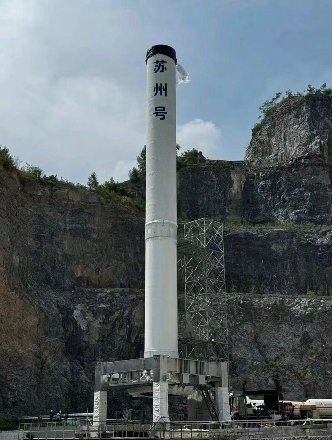 Space Pioneer's Tianlong-3 test stage on its static fire stand during fuelling.