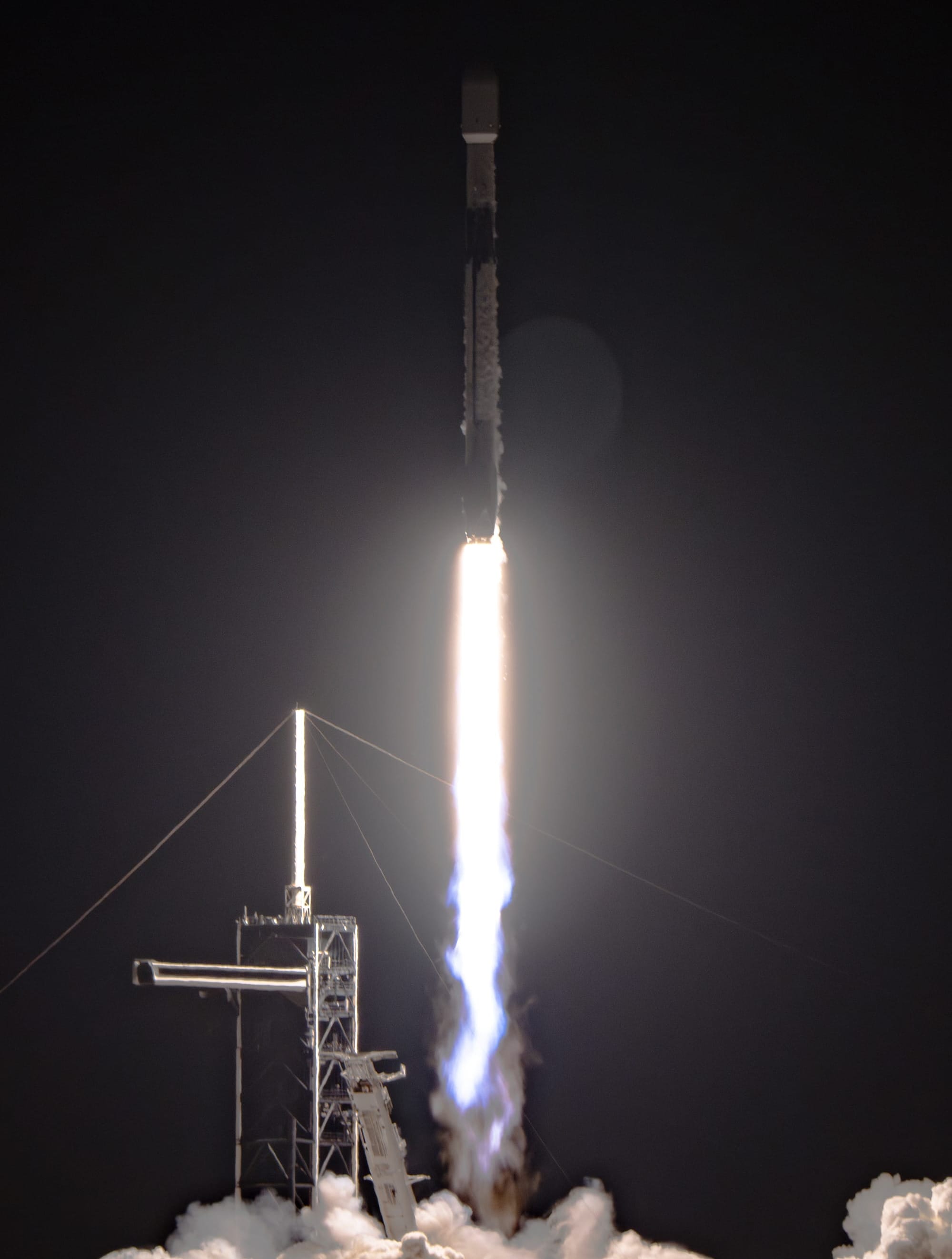 Falcon 9 lifting off from Launch Complex 39A for the Starlink Group 10-6 mission. ©SpaceX