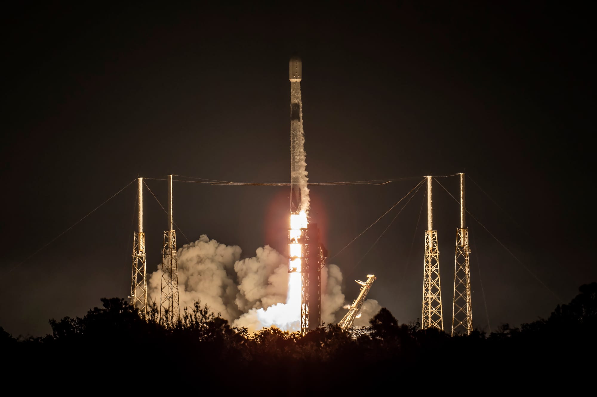 Falcon 9 lifting off from Space Launch Complex 40 for the Starlink Group 10-4 mission. ©SpaceX