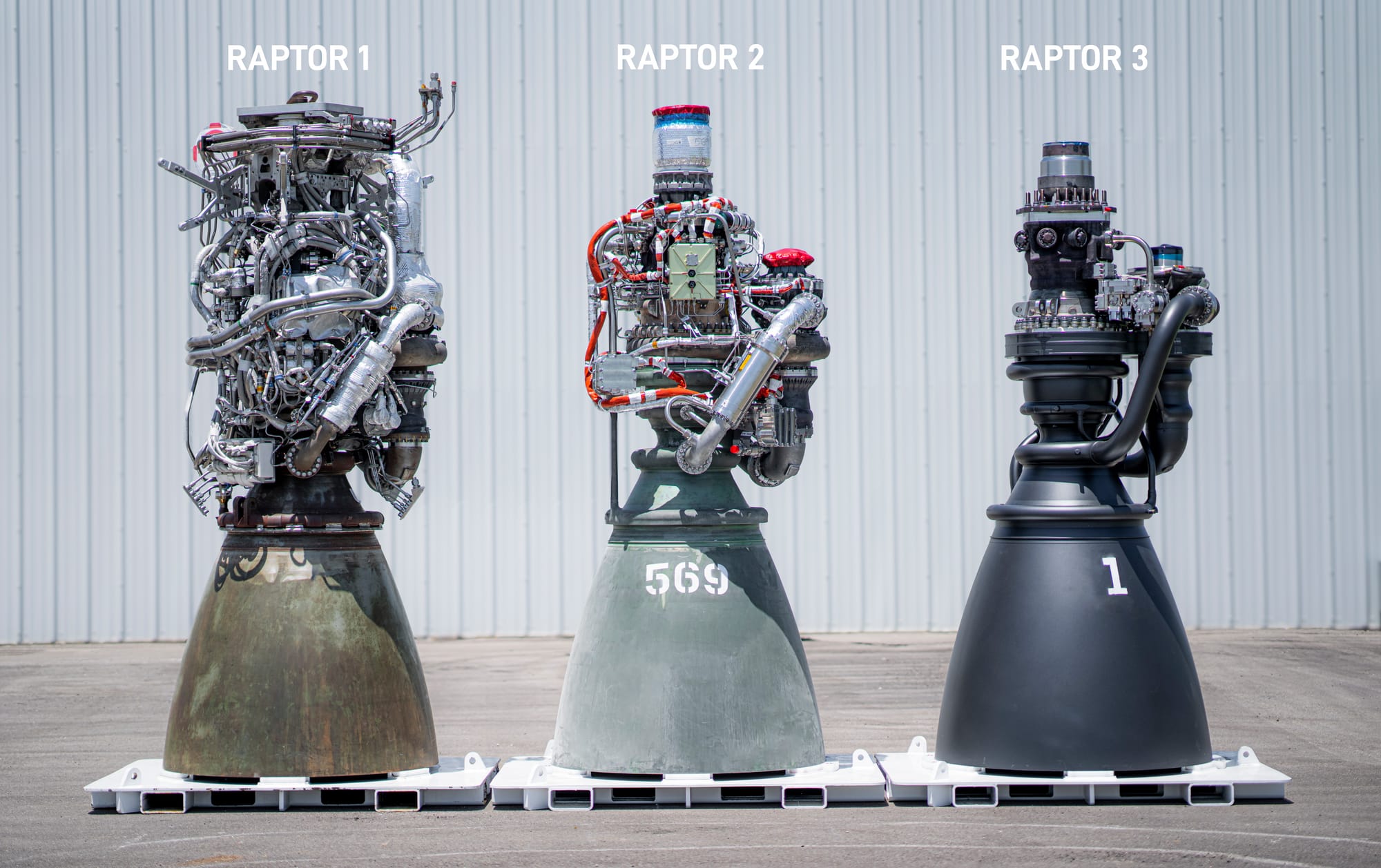 SpaceX's three Raptor engine versions: Raptor 1 (left), Raptor 2 (center), Raptor 3 (right). ©SpaceX