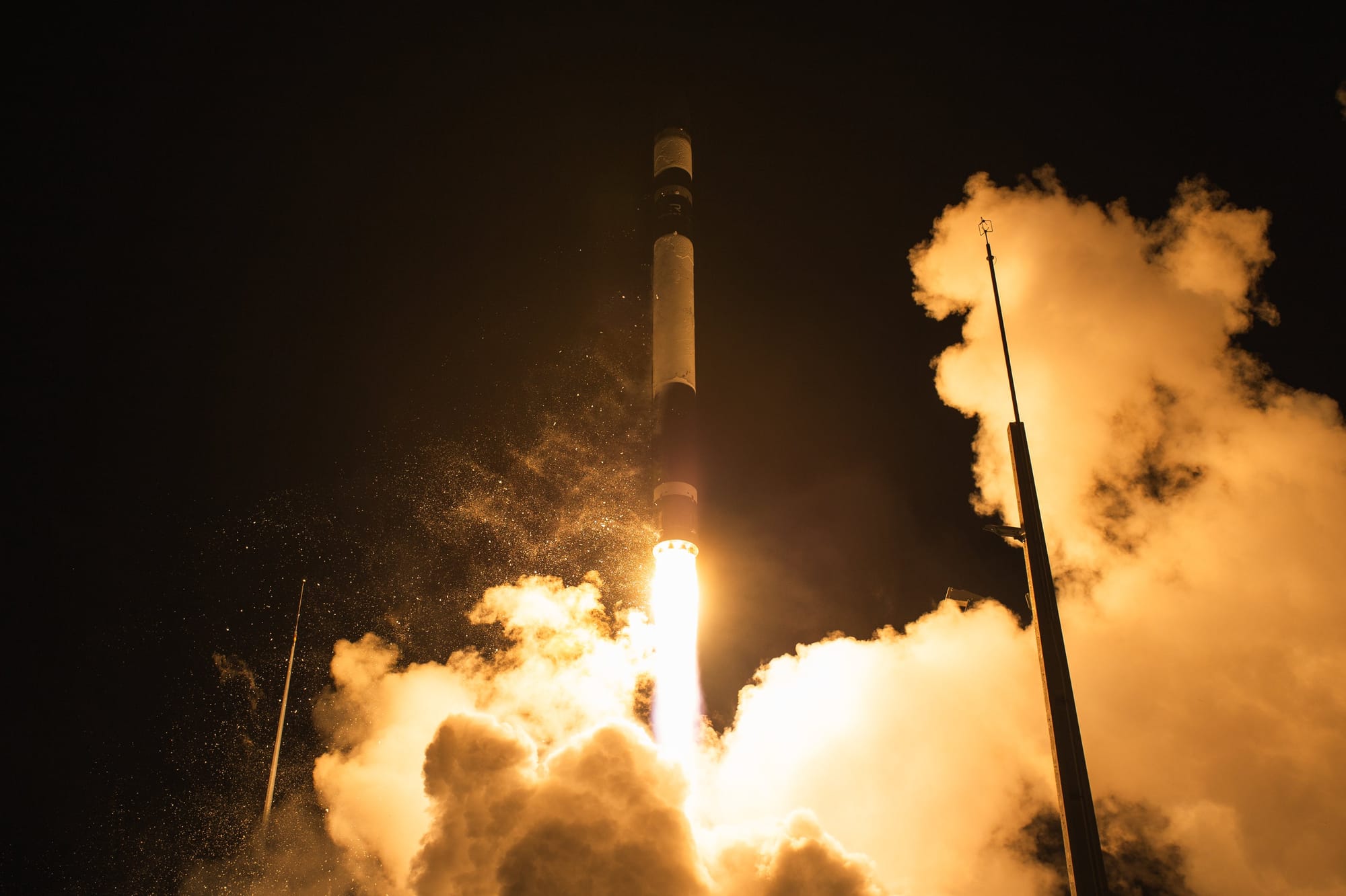 Electron lifting off for 'A Sky Full of SARs'. ©Rocket Lab