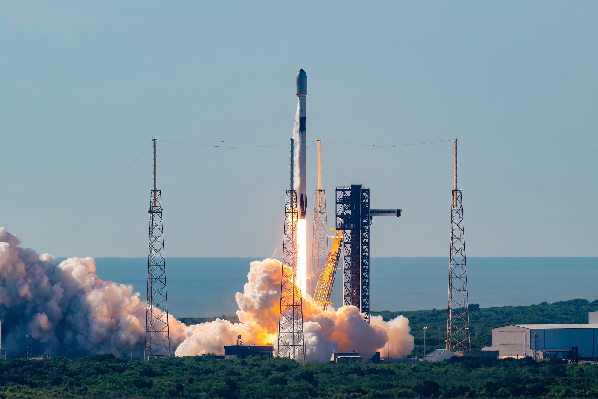 Falcon 9 lifting off from Space Launch Complex 40. ©SpaceX