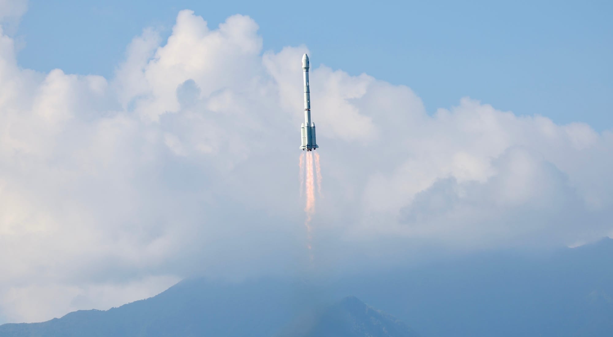 The Long March 3B/E Y80 vehicle during first-stage flight on September 19th.