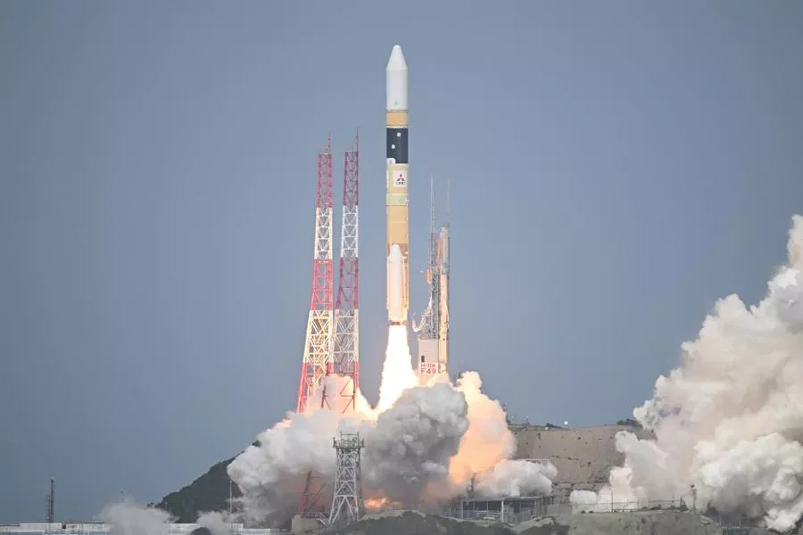 H2A lifting off from the Tanegashima Space Center on September 26th. ©Mitsubishi Heavy Industries