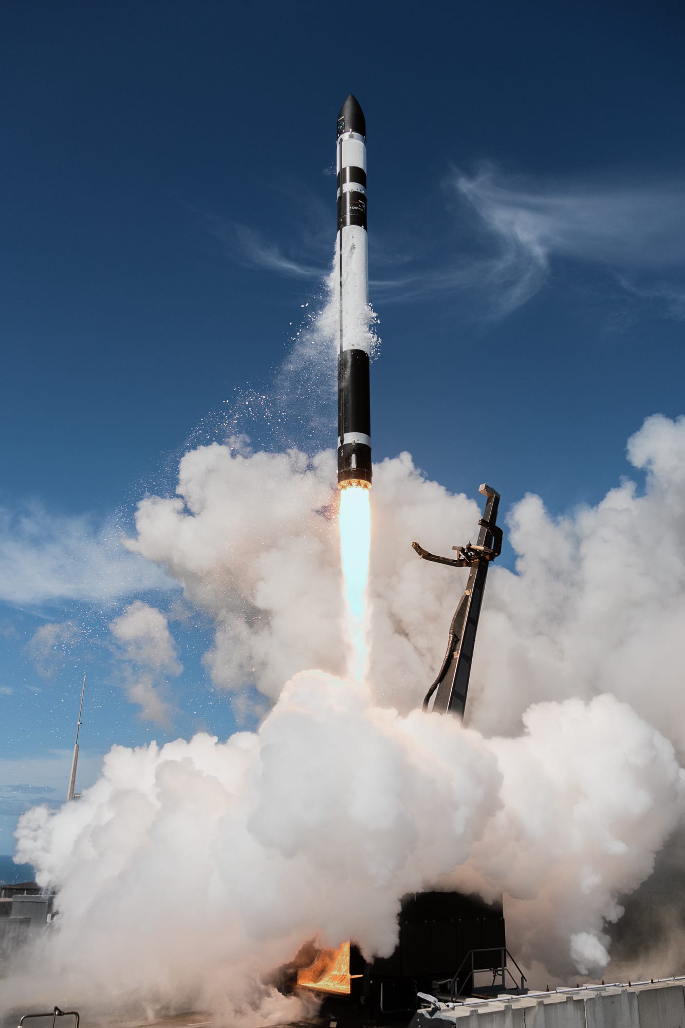 Electron lifting off from Launch Complex 1A for the 'Kinéis Killed the RadIoT Star' mission. ©Rocket Lab