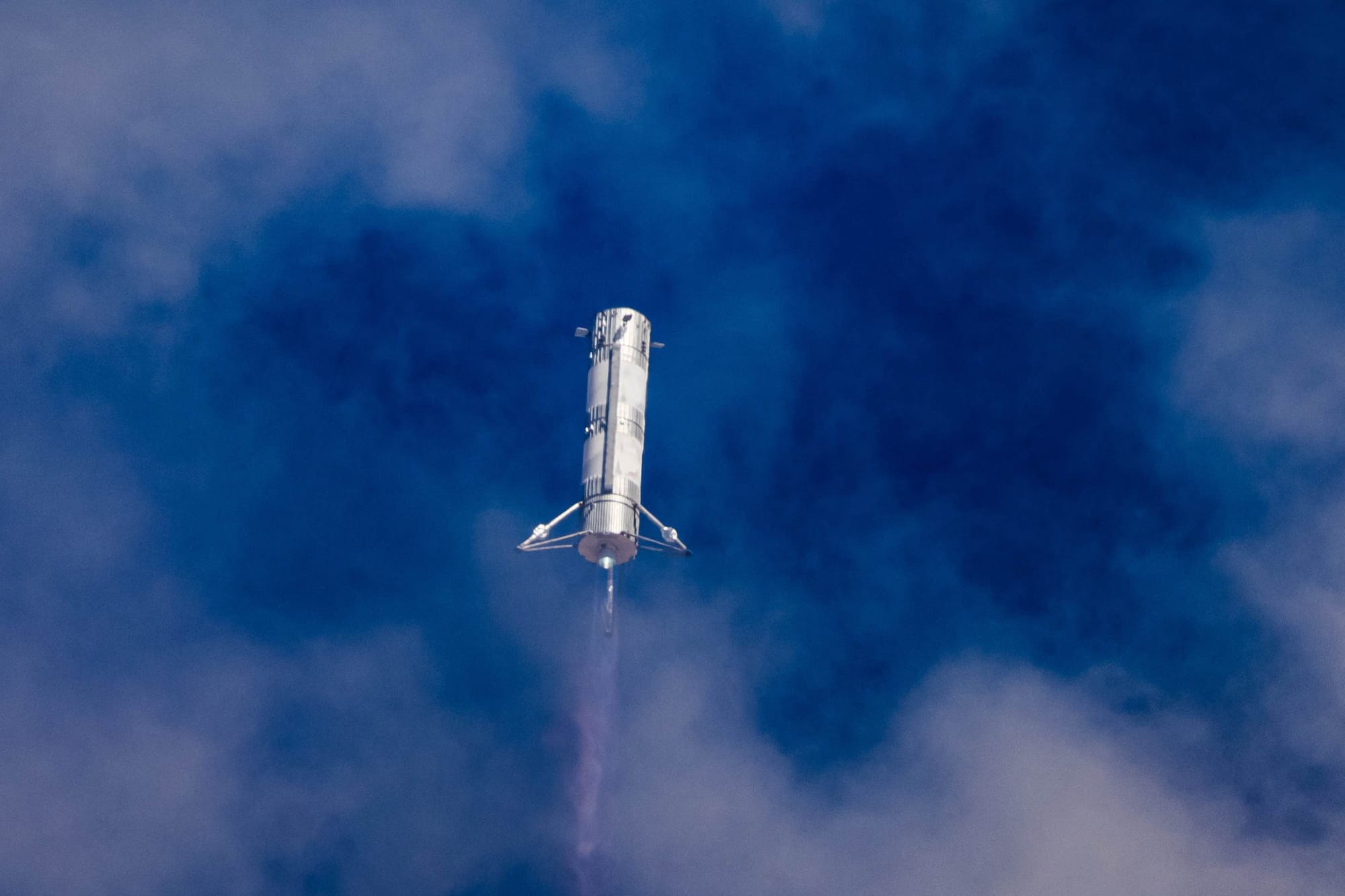 The Zhuque-3 VTVL-1 vehicle in-flight during the 10-kilometer hop test. ©LandSpace