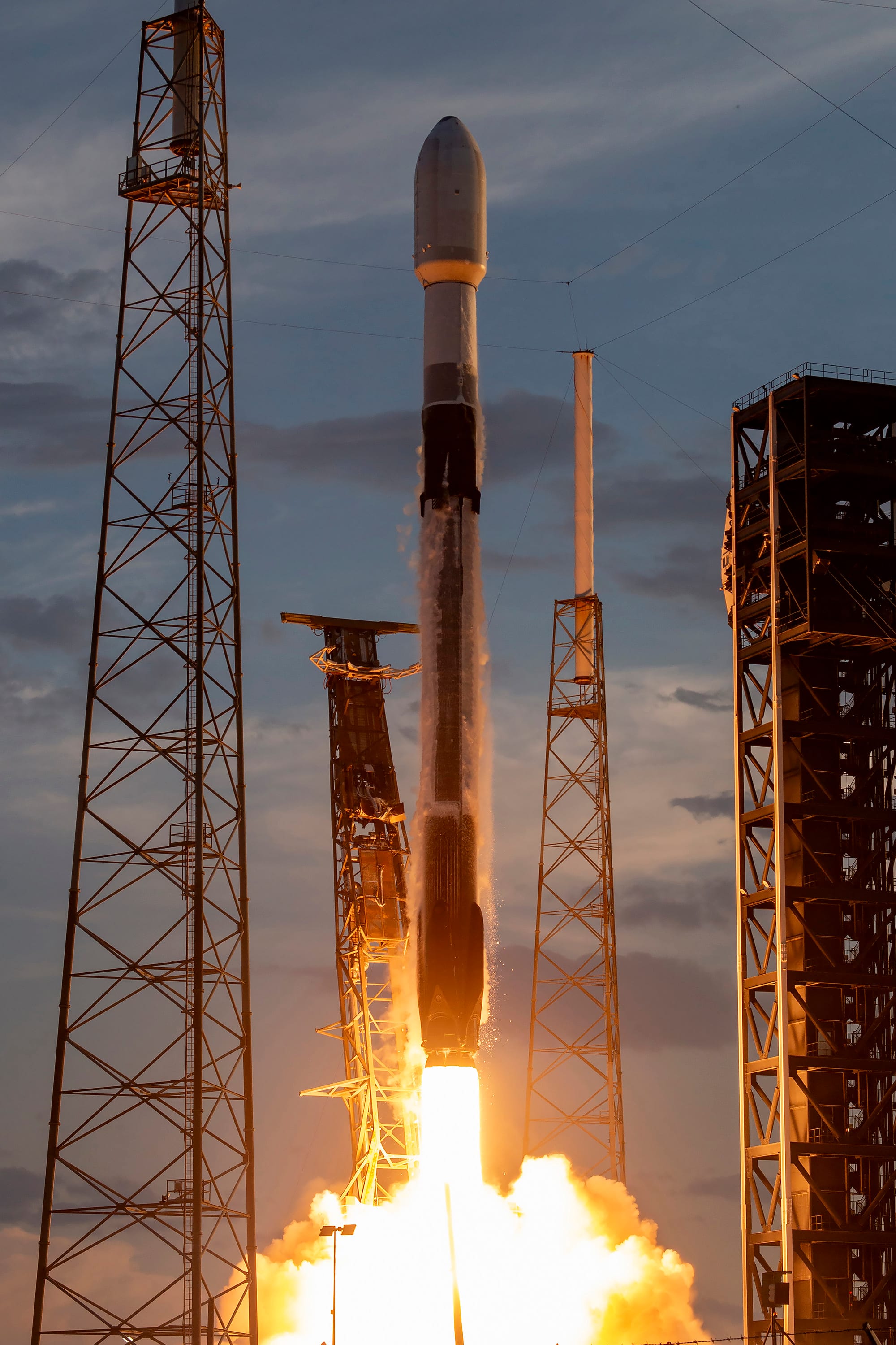 Falcon 9 lifting off from Space Launch Complex 40 for the Galileo L13 mission. ©SpaceX