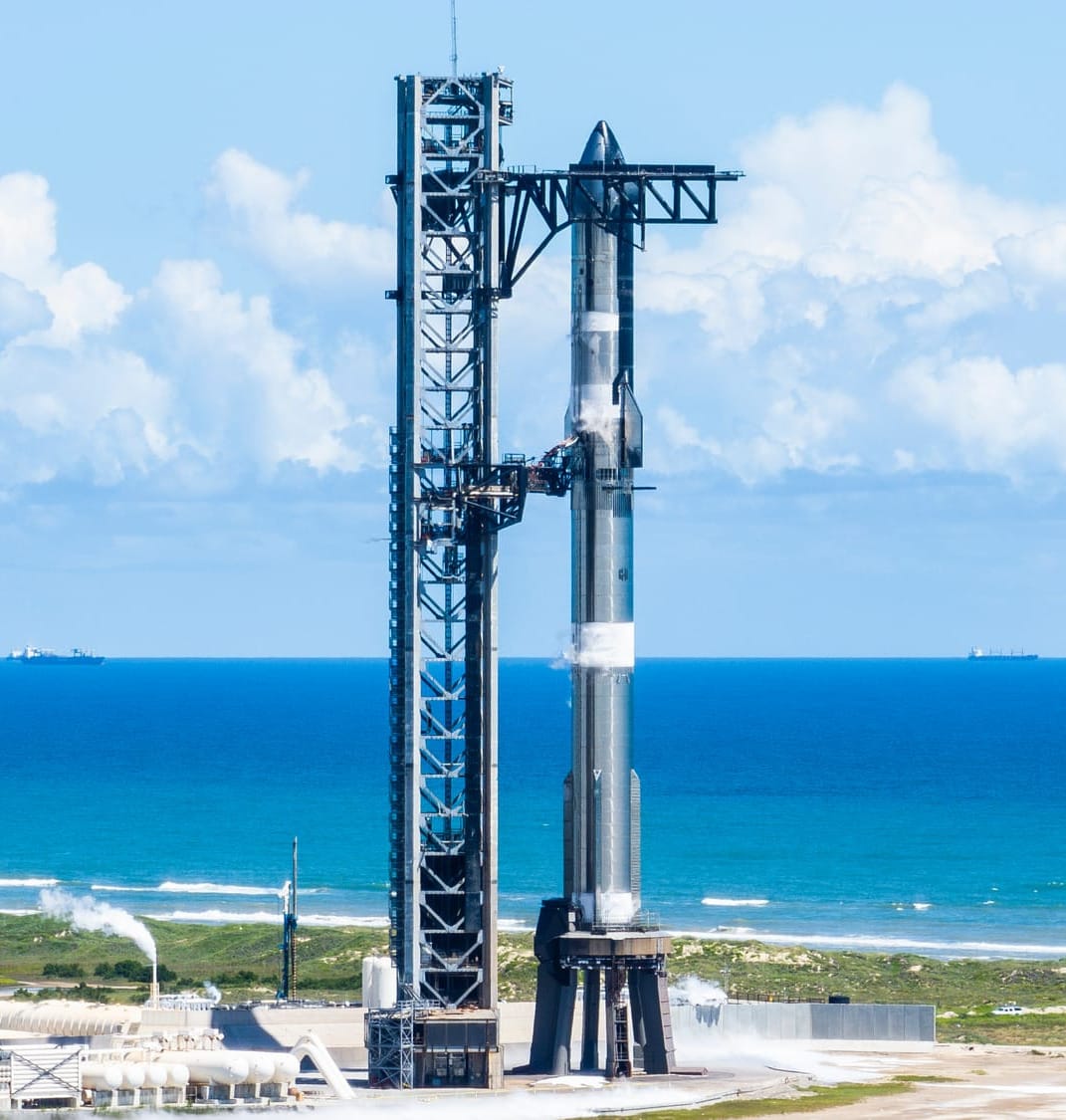 Ship 30 and Booster 12 during the partial propellant loading test. ©SpaceX