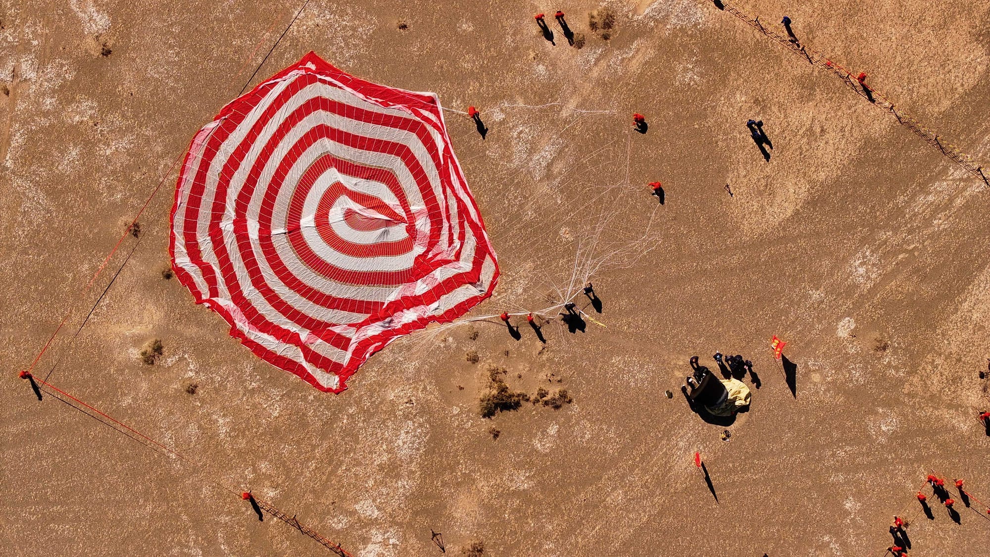 The Shijian-19 capsule and its parachute being recovered at the Dongfeng Landing Site. ©China National Space Administration